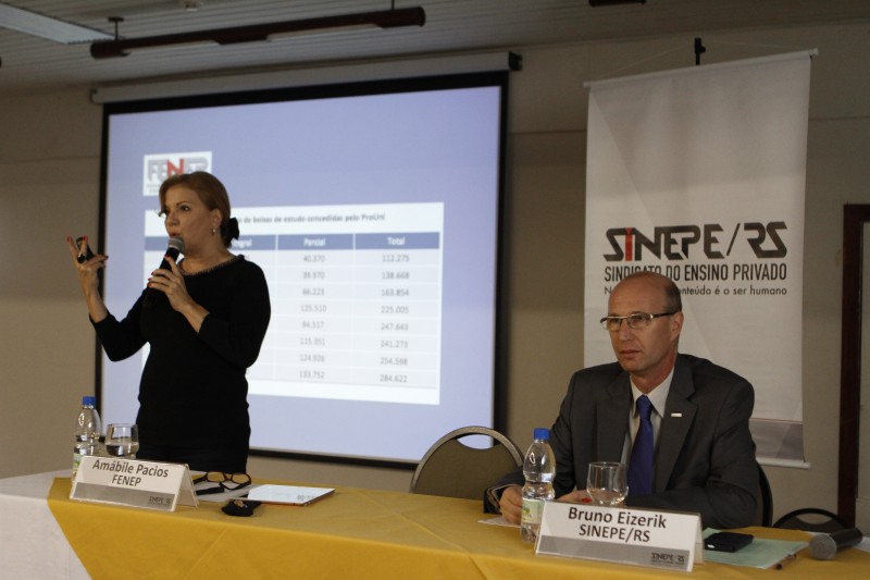Interlocutora do MEC, Am�bile Pacios disse que Fenep ingressou com a��o no STF contra as novas regras  
